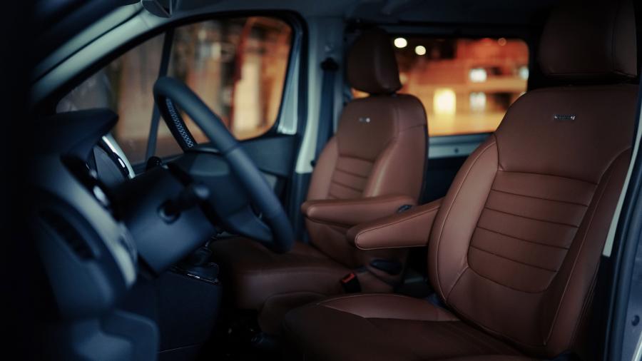 Интерьер Renault Trafic Limited (X82) 2019 года  (фото 4 из 5)